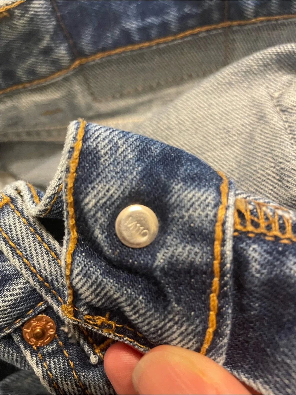 Vintage 1999 Levis 550 Medium Stonewash Jeans M110 Button Assembled DR US Cut